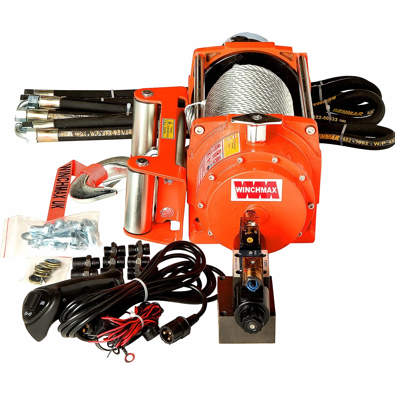 WINCHMAX. Verricello idraulico da 9.072 kg (20.000 lb). Fune in acciaio da 25 m x 14 mm. Gancio da 12,7 mm. Sistema di controllo da 24 V.