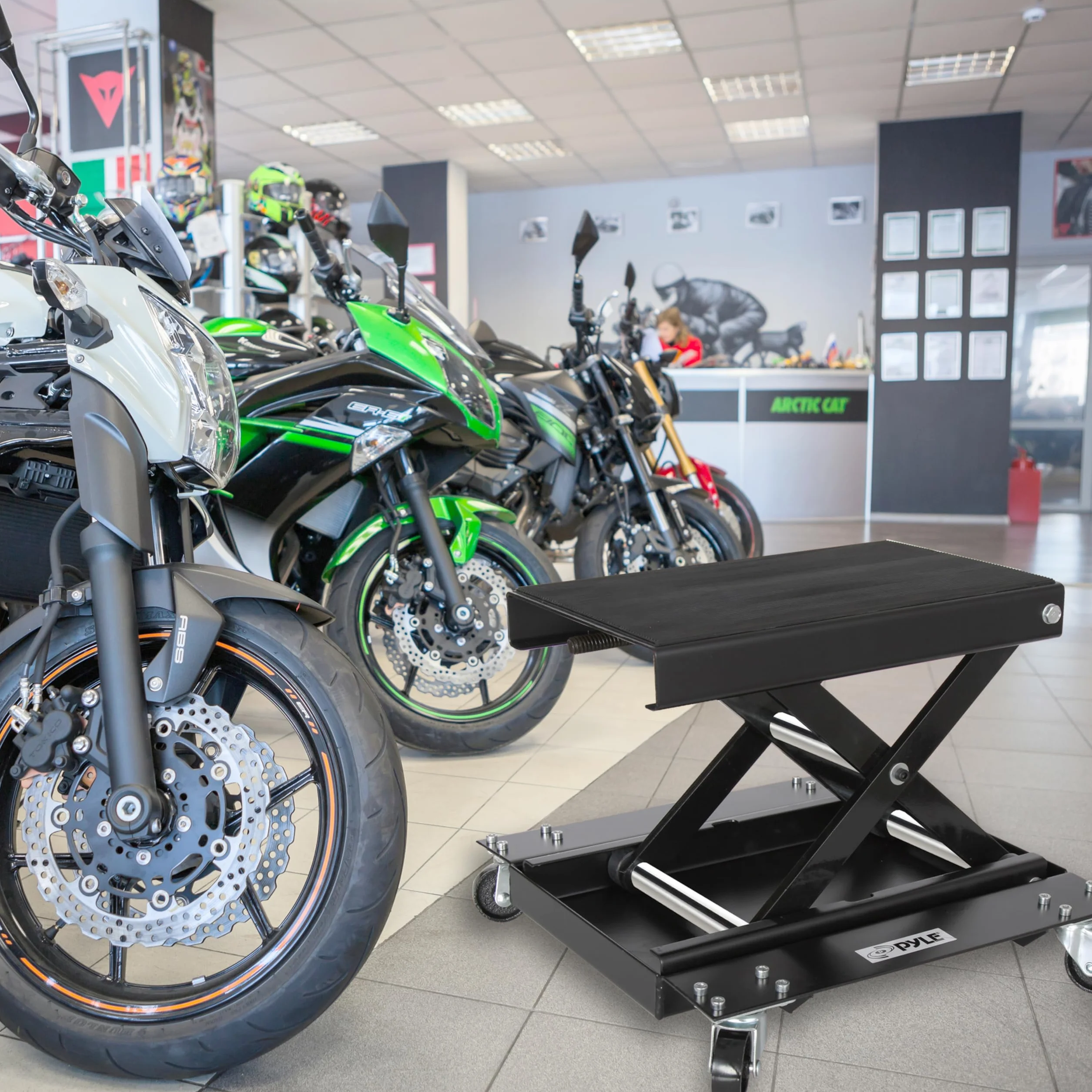 Pyle Sollevatore Moto, Cavalletto Moto in Acciaio Resistente, Capacità 500 kg, Rivestimento Nero, Ruote Girevoli, Pieghevole e Portatile